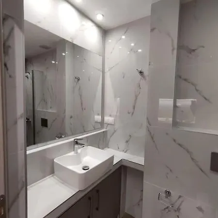 アパート Luxury 1