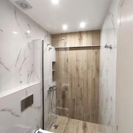 Luxury 1 Салоники